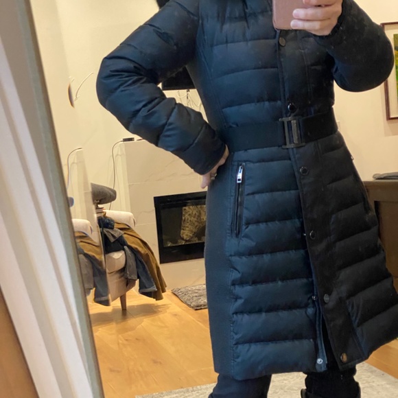 Burberry - Abbeydale Black Puffer Jacket with Fur hood -Size 4 - Picture 2 of 8